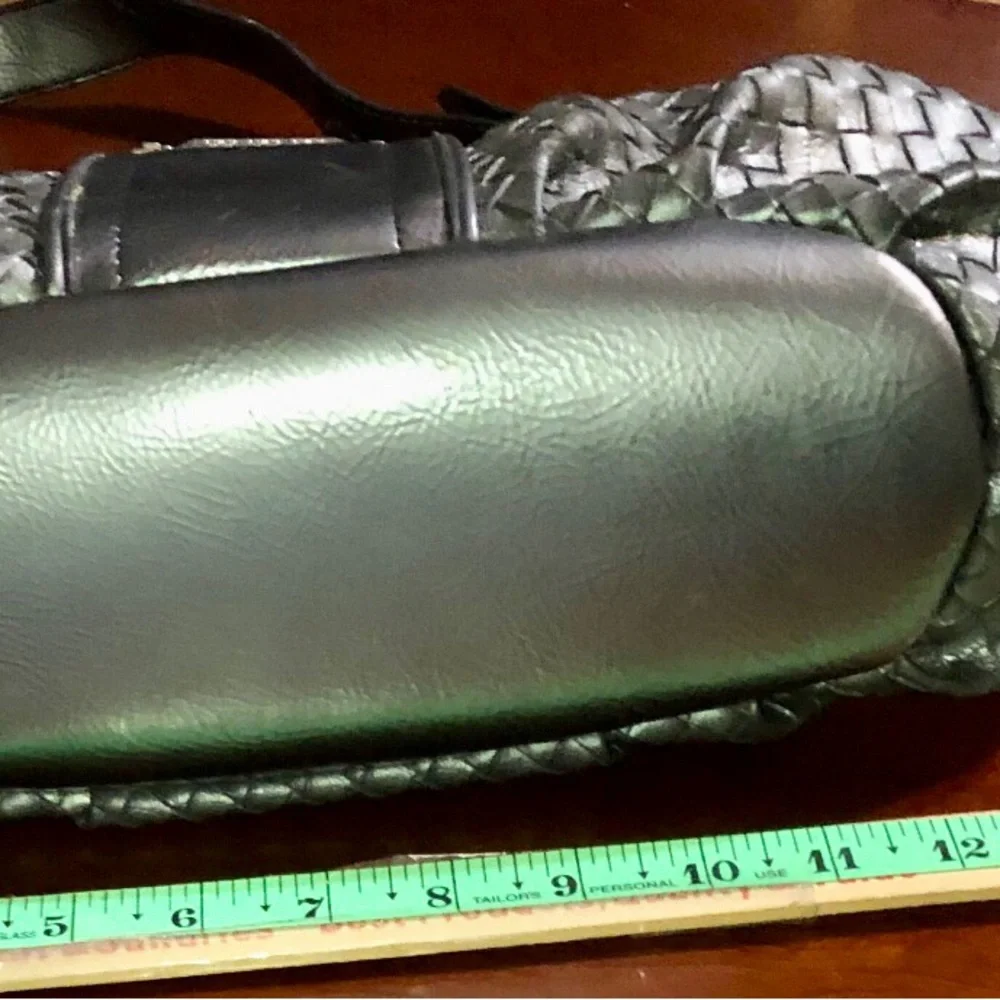 XOXO Silver Woven Hobo Bag in  basket weave zip top 10x14 NWOT